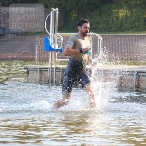 08.09.2024 - Stadtparktriathlon Luisa Fischer http://msf.ph/oto/6995370 08.09.2024 08:45:20 Schwimmen 53 meine-sportfotos.de