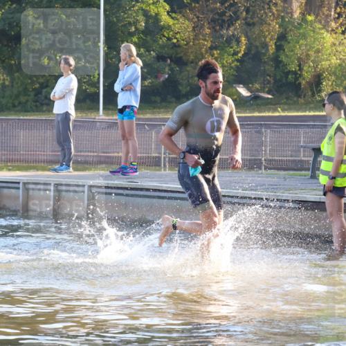 08.09.2024 - Stadtparktriathlon Luisa Fischer http://msf.ph/oto/6995376 08.09.2024 08:45:21 Schwimmen 53 meine-sportfotos.de
