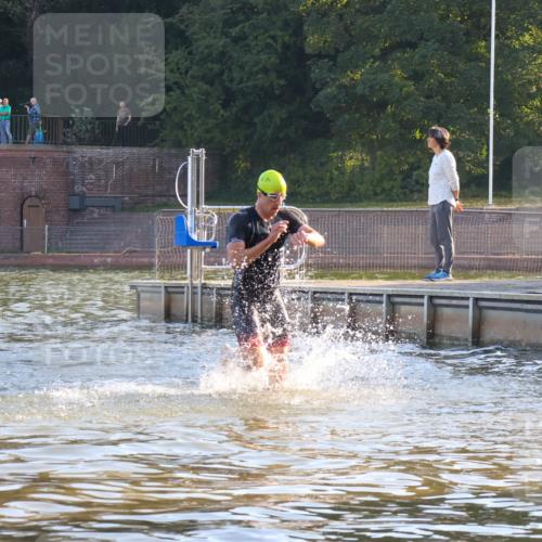 08.09.2024 - Stadtparktriathlon Luisa Fischer http://msf.ph/oto/6995405 08.09.2024 08:45:27 Schwimmen 17, 53 meine-sportfotos.de