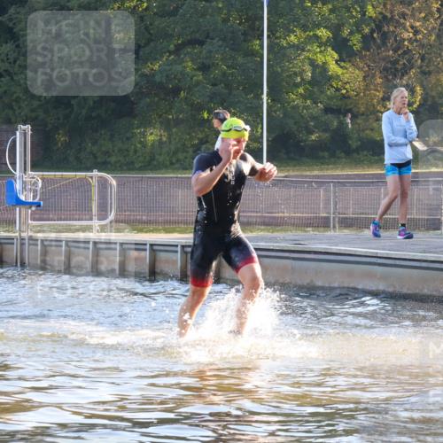 08.09.2024 - Stadtparktriathlon Luisa Fischer http://msf.ph/oto/6995407 08.09.2024 08:45:29 Schwimmen 11, 17 meine-sportfotos.de