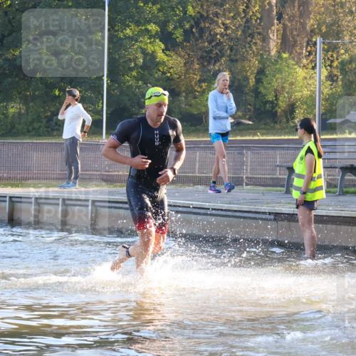 08.09.2024 - Stadtparktriathlon Luisa Fischer http://msf.ph/oto/6995411 08.09.2024 08:45:29 Schwimmen 11, 17 meine-sportfotos.de