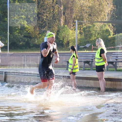 08.09.2024 - Stadtparktriathlon Luisa Fischer http://msf.ph/oto/6995414 08.09.2024 08:45:30 Schwimmen 11, 17 meine-sportfotos.de