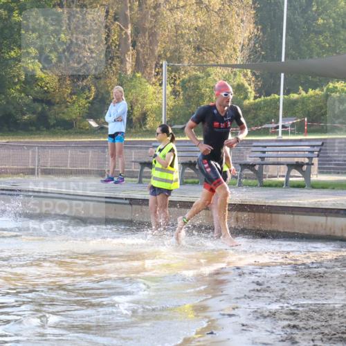 08.09.2024 - Stadtparktriathlon Luisa Fischer http://msf.ph/oto/6995458 08.09.2024 08:45:38 Schwimmen 11, 17, 49, 75 meine-sportfotos.de