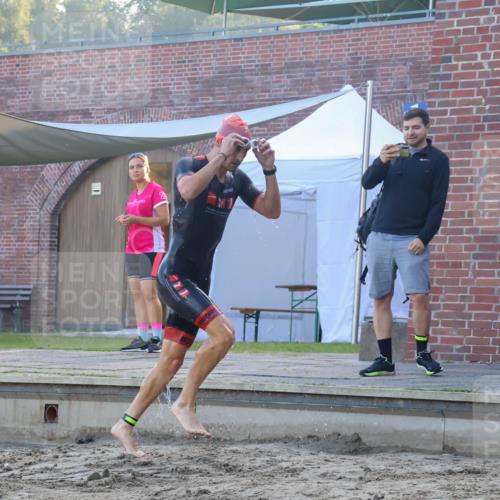 08.09.2024 - Stadtparktriathlon Luisa Fischer http://msf.ph/oto/6995465 08.09.2024 08:45:40 Schwimmen 11, 49, 59, 75 meine-sportfotos.de