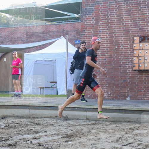 08.09.2024 - Stadtparktriathlon Luisa Fischer http://msf.ph/oto/6995471 08.09.2024 08:45:40 Schwimmen 11, 49, 59, 75 meine-sportfotos.de