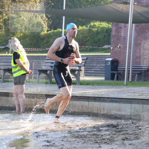 08.09.2024 - Stadtparktriathlon Luisa Fischer http://msf.ph/oto/6995512 08.09.2024 08:45:49 Schwimmen 56, 59 meine-sportfotos.de