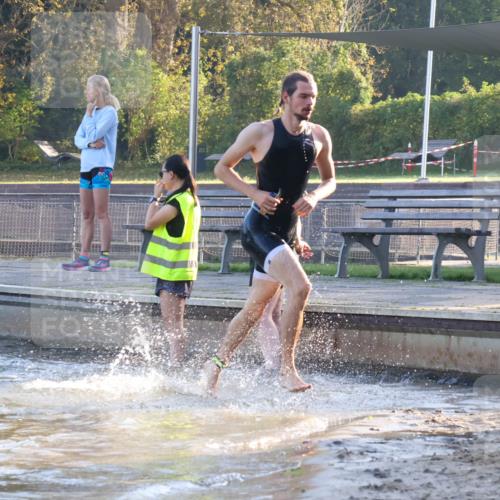 08.09.2024 - Stadtparktriathlon Luisa Fischer http://msf.ph/oto/6995540 08.09.2024 08:45:58 Schwimmen 5, 32, 51, 56 meine-sportfotos.de