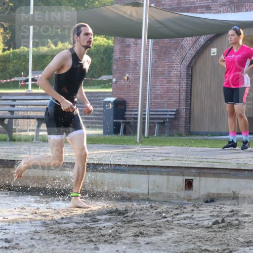08.09.2024 - Stadtparktriathlon Luisa Fischer http://msf.ph/oto/6995543 08.09.2024 08:45:58 Schwimmen 5, 32, 51, 56 meine-sportfotos.de