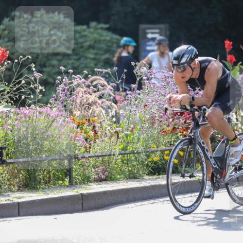 08.09.2024 - Stadtparktriathlon Zöllner http://msf.ph/oto/6995546 08.09.2024 12:09:29 Radfahren 672, 778, 839 meine-sportfotos.de