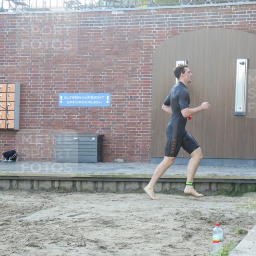 08.09.2024 - Stadtparktriathlon Luisa Fischer http://msf.ph/oto/6995604 08.09.2024 08:46:08 Schwimmen 5, 32, 38, 51 meine-sportfotos.de