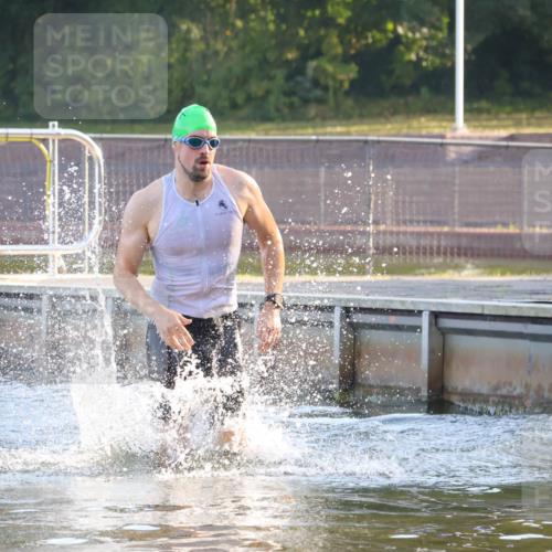 08.09.2024 - Stadtparktriathlon Luisa Fischer http://msf.ph/oto/6996508 08.09.2024 08:57:12 Schwimmen 114, 122 meine-sportfotos.de
