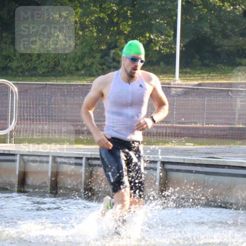 08.09.2024 - Stadtparktriathlon Luisa Fischer http://msf.ph/oto/6996521 08.09.2024 08:57:13 Schwimmen 114, 122 meine-sportfotos.de