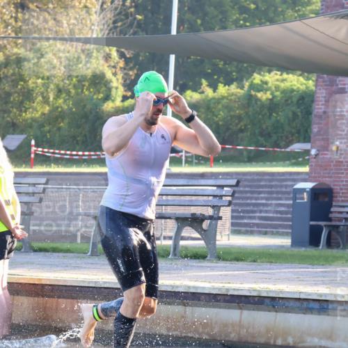 08.09.2024 - Stadtparktriathlon Luisa Fischer http://msf.ph/oto/6996545 08.09.2024 08:57:15 Schwimmen 114, 122 meine-sportfotos.de