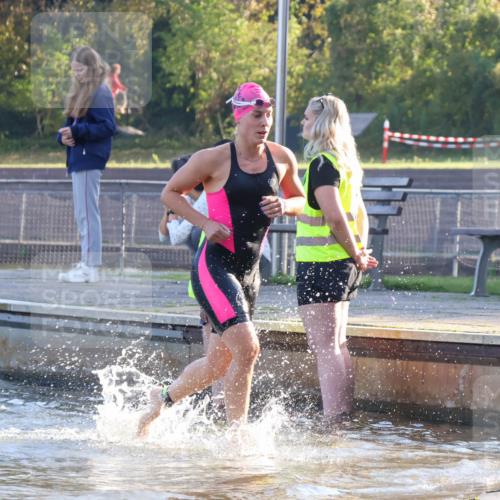 08.09.2024 - Stadtparktriathlon Luisa Fischer http://msf.ph/oto/6996611 08.09.2024 08:57:27 Schwimmen 99, 106, 126 meine-sportfotos.de