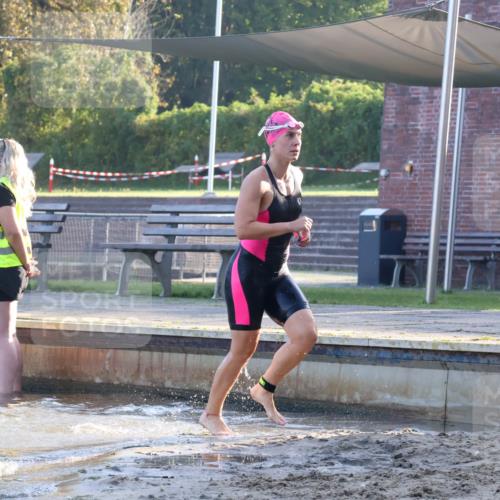 08.09.2024 - Stadtparktriathlon Luisa Fischer http://msf.ph/oto/6996619 08.09.2024 08:57:28 Schwimmen 99, 106, 126 meine-sportfotos.de