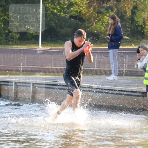 08.09.2024 - Stadtparktriathlon Luisa Fischer http://msf.ph/oto/6996639 08.09.2024 08:57:32 Schwimmen 99, 106, 126 meine-sportfotos.de