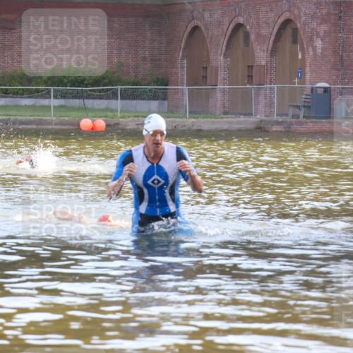 08.09.2024 - Stadtparktriathlon Luisa Fischer http://msf.ph/oto/6996683 08.09.2024 08:58:00 Schwimmen 102 meine-sportfotos.de