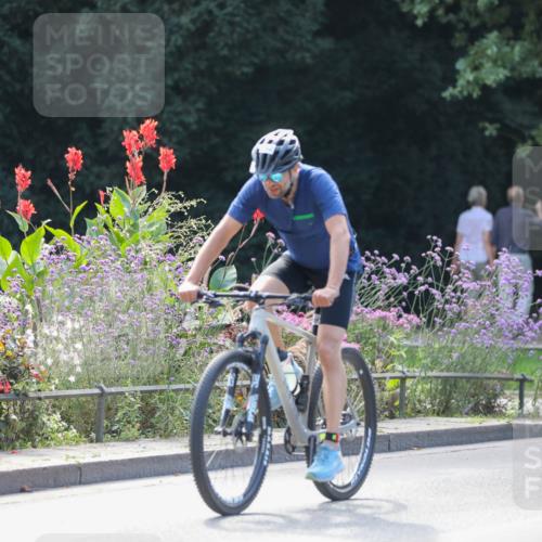 08.09.2024 - Stadtparktriathlon Zöllner http://msf.ph/oto/6996738 08.09.2024 12:20:49 Radfahren 767, 782, 884, 892, 912, 924, 926, 927 meine-sportfotos.de