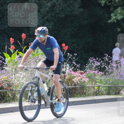 08.09.2024 - Stadtparktriathlon Zöllner http://msf.ph/oto/6996739 08.09.2024 12:20:49 Radfahren 767, 782, 884, 892, 912, 924, 926, 927 meine-sportfotos.de