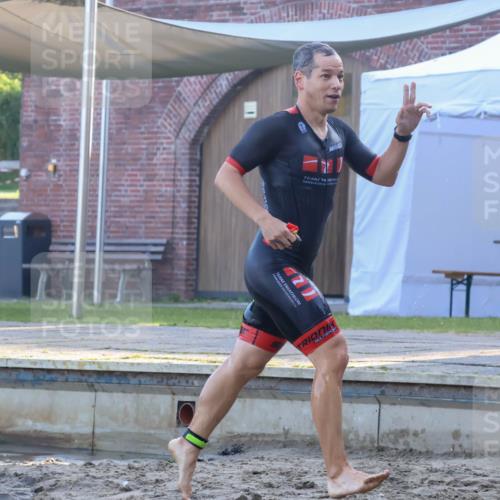 08.09.2024 - Stadtparktriathlon Luisa Fischer http://msf.ph/oto/6996792 08.09.2024 08:58:14 Schwimmen 102, 158 meine-sportfotos.de