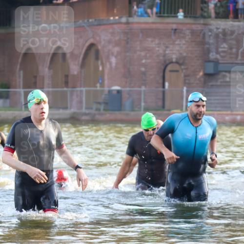 08.09.2024 - Stadtparktriathlon Luisa Fischer http://msf.ph/oto/6996816 08.09.2024 08:58:26 Schwimmen 105, 108, 123, 125 meine-sportfotos.de