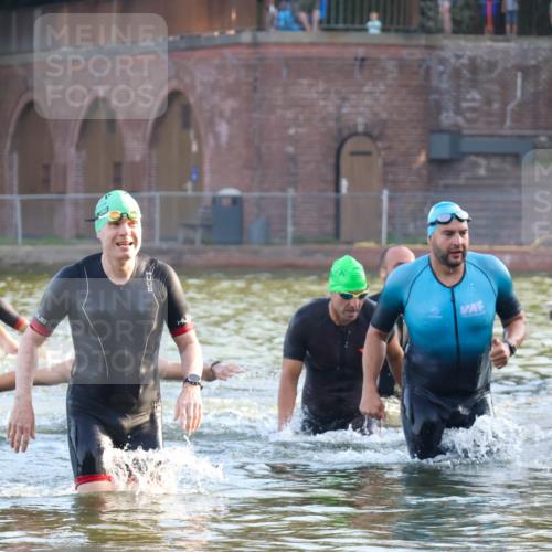 08.09.2024 - Stadtparktriathlon Luisa Fischer http://msf.ph/oto/6996825 08.09.2024 08:58:27 Schwimmen 90, 105, 108, 123, 125 meine-sportfotos.de