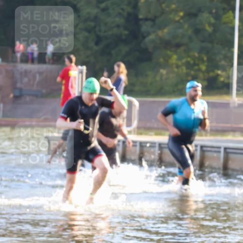 08.09.2024 - Stadtparktriathlon Luisa Fischer http://msf.ph/oto/6996852 08.09.2024 08:58:30 Schwimmen 90, 91, 92, 105, 108, 123, 125 meine-sportfotos.de