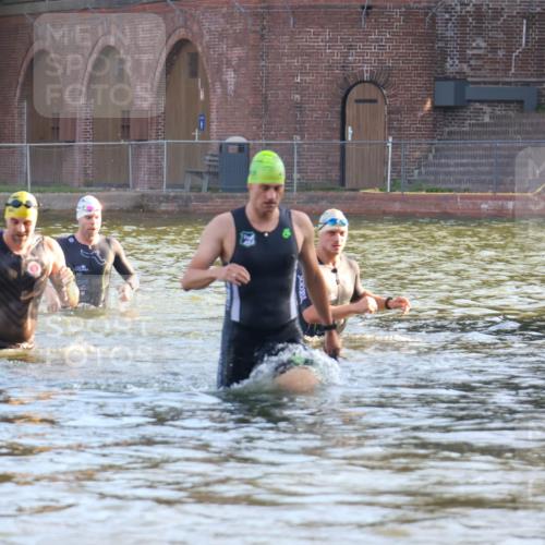08.09.2024 - Stadtparktriathlon Luisa Fischer http://msf.ph/oto/6997070 08.09.2024 08:59:06 Schwimmen 94, 104 meine-sportfotos.de
