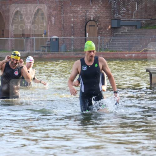 08.09.2024 - Stadtparktriathlon Luisa Fischer http://msf.ph/oto/6997081 08.09.2024 08:59:07 Schwimmen 94, 104 meine-sportfotos.de
