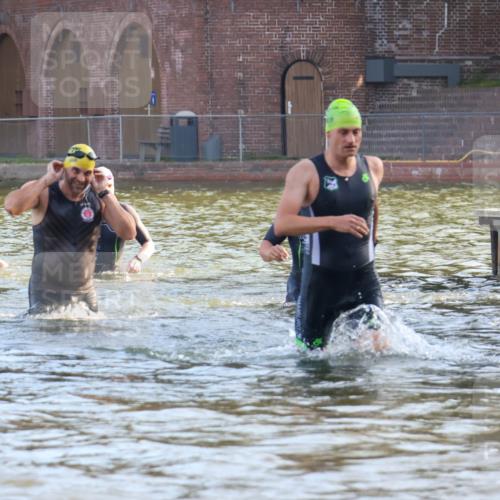 08.09.2024 - Stadtparktriathlon Luisa Fischer http://msf.ph/oto/6997086 08.09.2024 08:59:08 Schwimmen 94, 97, 104 meine-sportfotos.de