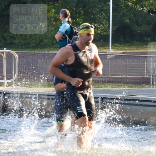 08.09.2024 - Stadtparktriathlon Luisa Fischer http://msf.ph/oto/6997118 08.09.2024 08:59:15 Schwimmen 94, 97, 109, 113, 117, 119 meine-sportfotos.de