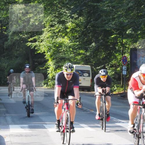 08.09.2024 - Stadtparktriathlon Zöllner http://msf.ph/oto/6997352 08.09.2024 10:49:34 Radfahren 375, 383, 398, 407, 410, 412, 427, 451 meine-sportfotos.de