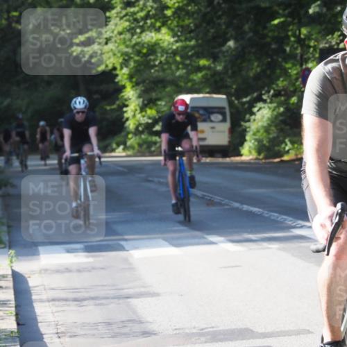 08.09.2024 - Stadtparktriathlon Zöllner http://msf.ph/oto/6997365 08.09.2024 10:49:38 Radfahren 311, 369, 375, 383, 398, 407, 410, 427, 451 meine-sportfotos.de