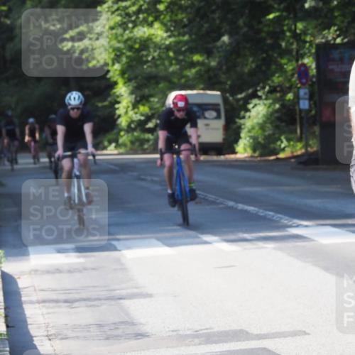 08.09.2024 - Stadtparktriathlon Zöllner http://msf.ph/oto/6997369 08.09.2024 10:49:38 Radfahren 311, 369, 375, 383, 398, 407, 410, 427, 451 meine-sportfotos.de