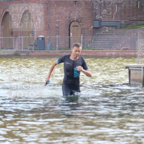 08.09.2024 - Stadtparktriathlon Luisa Fischer http://msf.ph/oto/6997371 08.09.2024 08:59:56 Schwimmen 124 meine-sportfotos.de