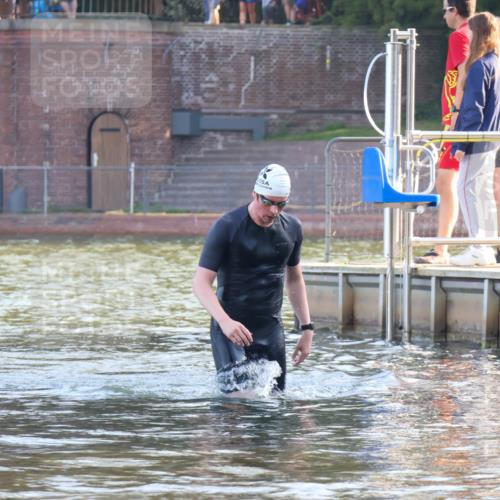 08.09.2024 - Stadtparktriathlon Luisa Fischer http://msf.ph/oto/6997428 08.09.2024 09:00:14 Schwimmen 111 meine-sportfotos.de