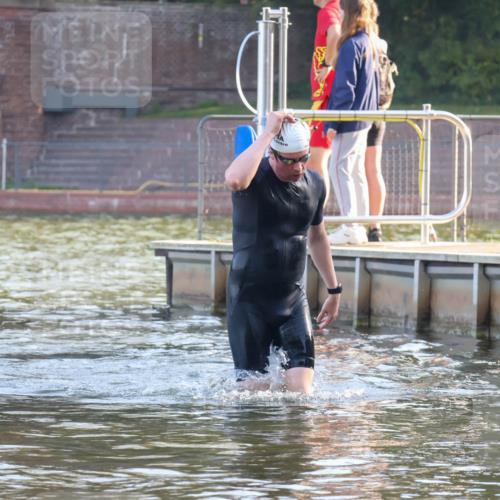 08.09.2024 - Stadtparktriathlon Luisa Fischer http://msf.ph/oto/6997437 08.09.2024 09:00:16 Schwimmen 111 meine-sportfotos.de