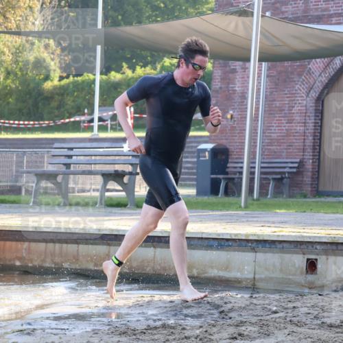 08.09.2024 - Stadtparktriathlon Luisa Fischer http://msf.ph/oto/6997463 08.09.2024 09:00:22 Schwimmen 111 meine-sportfotos.de