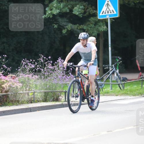 08.09.2024 - Stadtparktriathlon Zöllner http://msf.ph/oto/6997479 08.09.2024 12:23:37 Radfahren 760, 789, 826, 842, 849, 889, 915 meine-sportfotos.de