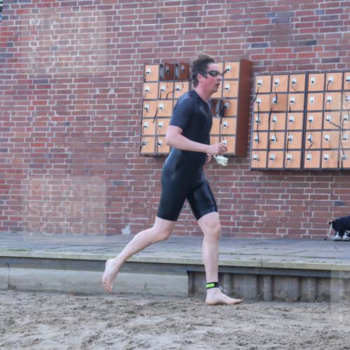 08.09.2024 - Stadtparktriathlon Luisa Fischer http://msf.ph/oto/6997496 08.09.2024 09:00:24 Schwimmen 111 meine-sportfotos.de