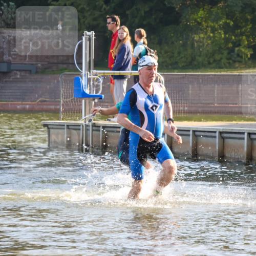 08.09.2024 - Stadtparktriathlon Luisa Fischer http://msf.ph/oto/6997524 08.09.2024 09:02:41 Schwimmen 100, 101, 103 meine-sportfotos.de