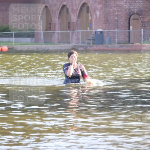 08.09.2024 - Stadtparktriathlon Luisa Fischer http://msf.ph/oto/6997582 08.09.2024 09:03:23 Schwimmen  meine-sportfotos.de