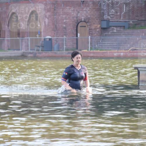 08.09.2024 - Stadtparktriathlon Luisa Fischer http://msf.ph/oto/6997598 08.09.2024 09:03:26 Schwimmen  meine-sportfotos.de