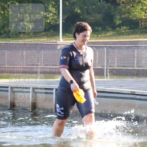 08.09.2024 - Stadtparktriathlon Luisa Fischer http://msf.ph/oto/6997620 08.09.2024 09:03:37 Schwimmen 95 meine-sportfotos.de