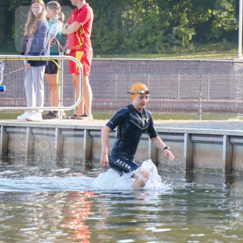 08.09.2024 - Stadtparktriathlon Luisa Fischer http://msf.ph/oto/6997682 08.09.2024 09:04:58 Schwimmen 131 meine-sportfotos.de