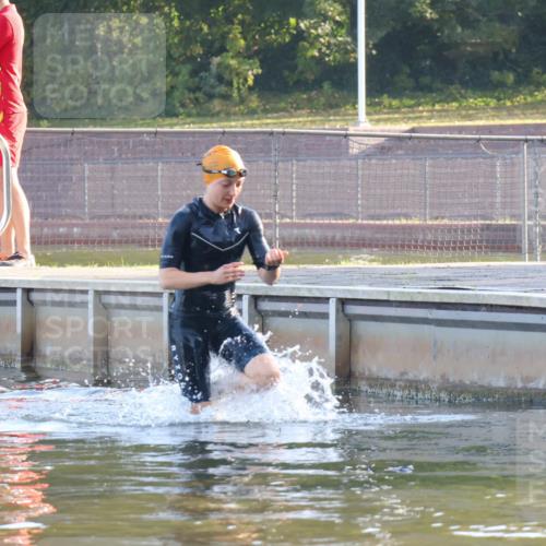 08.09.2024 - Stadtparktriathlon Luisa Fischer http://msf.ph/oto/6997691 08.09.2024 09:04:59 Schwimmen 131 meine-sportfotos.de