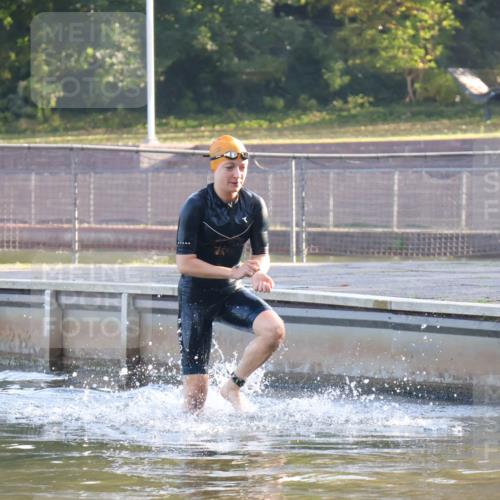 08.09.2024 - Stadtparktriathlon Luisa Fischer http://msf.ph/oto/6997704 08.09.2024 09:05:00 Schwimmen 131 meine-sportfotos.de