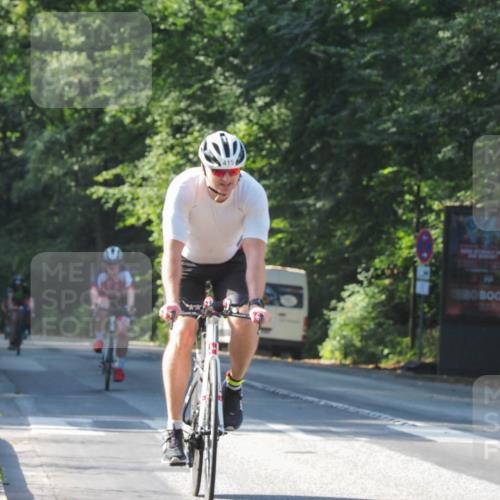 08.09.2024 - Stadtparktriathlon Zöllner http://msf.ph/oto/6997713 08.09.2024 10:52:19 Radfahren 299, 347, 364, 403, 415, 1937 meine-sportfotos.de