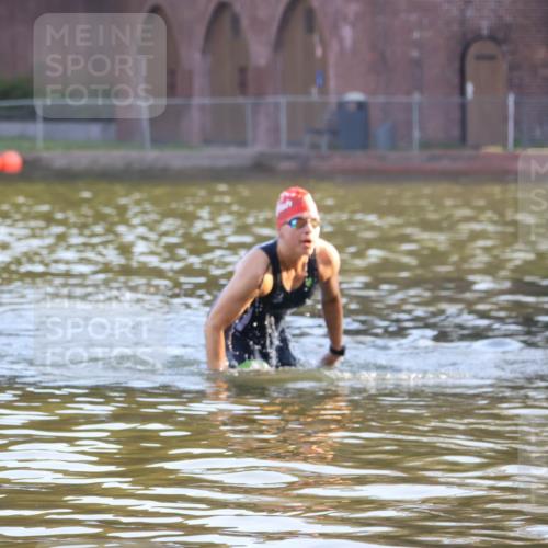 08.09.2024 - Stadtparktriathlon Luisa Fischer http://msf.ph/oto/6997755 08.09.2024 09:05:17 Schwimmen 133 meine-sportfotos.de