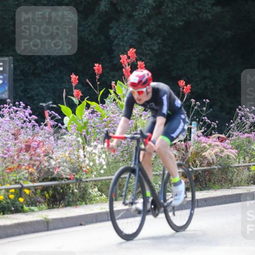 08.09.2024 - Stadtparktriathlon Zöllner http://msf.ph/oto/6997759 08.09.2024 12:25:07 Radfahren 748, 841, 869 meine-sportfotos.de